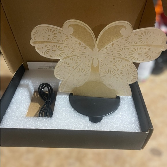 Intricate Butterfly Multiple Color LED Light - Picture 2 of 6